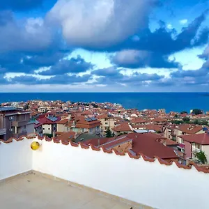 https://guest-house-polikseni.sozopol-hotels.com